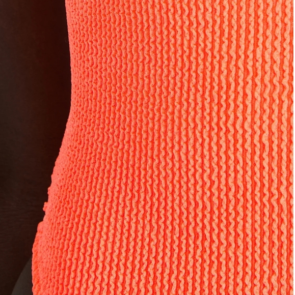 One Piece Swimsuit - Good American - Picture 5 of 7